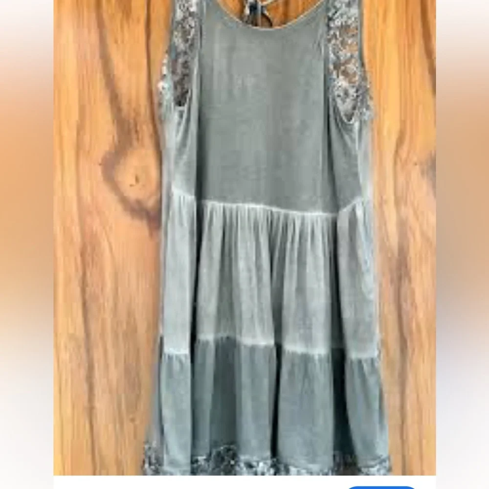 NWOT- POL Brand  floral appliqué dress - Picture 7 of 7